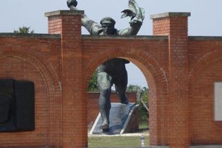 Zákaz komunistických symbolů: vyrovnání s minulostí nebo přepis historie - Médium.cz